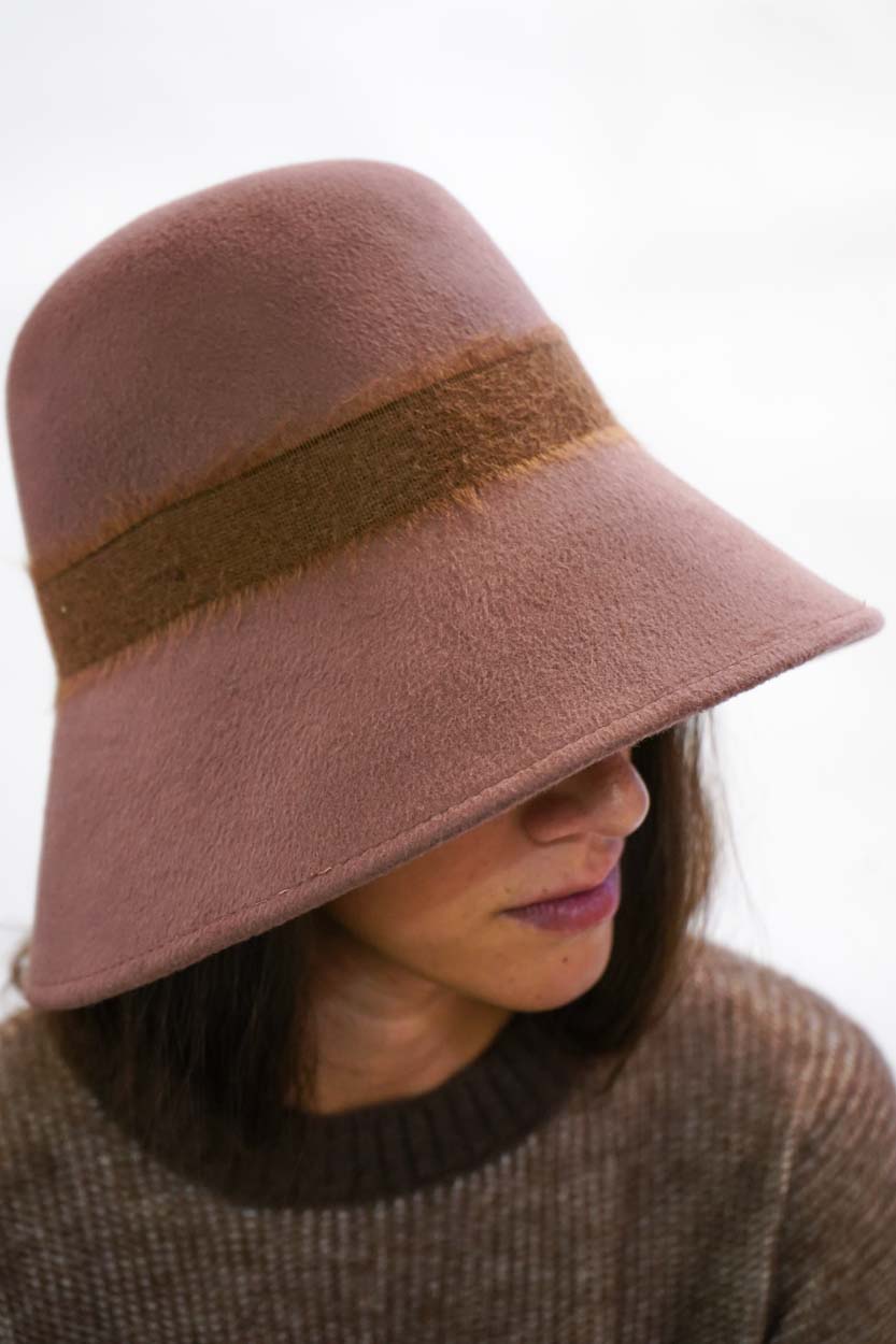 Cloche lana effetto velour nastro mahair