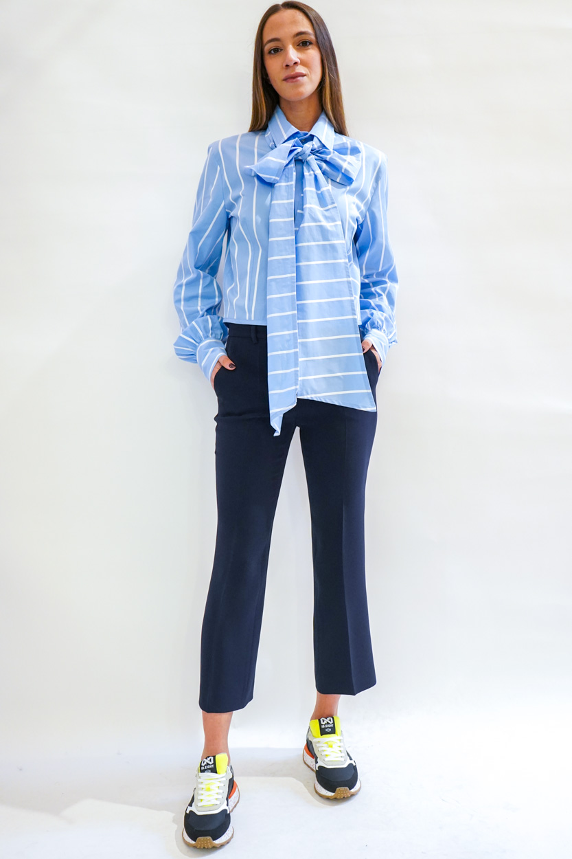 Camicia a righe con fiocco