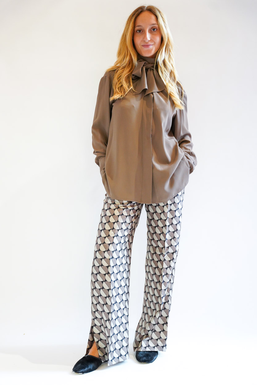 Camicia con fiocco/cravatta crepe de chine unito